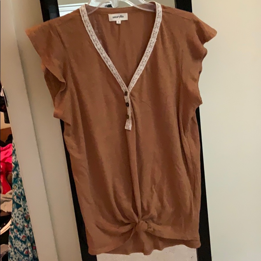 Cute flutter sleeve top with lace detail